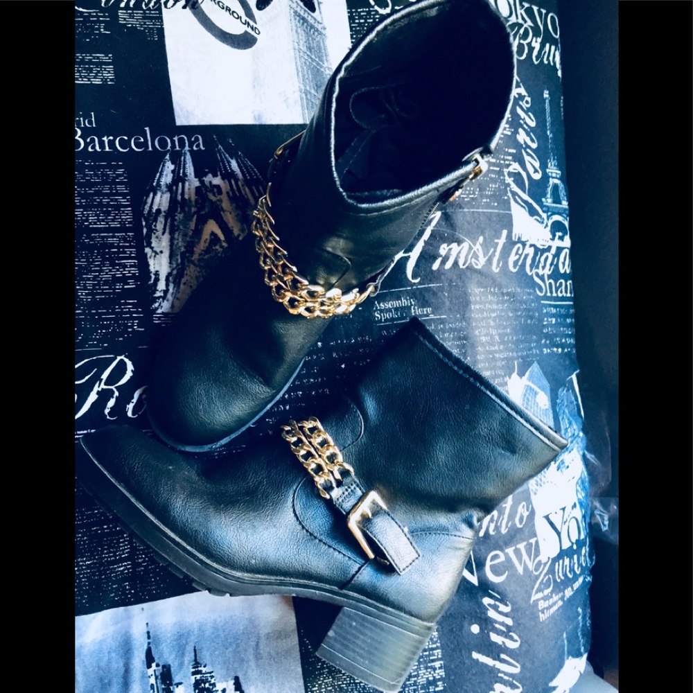 LIKE NEW SAM & Libby Black Booties with gold chain
